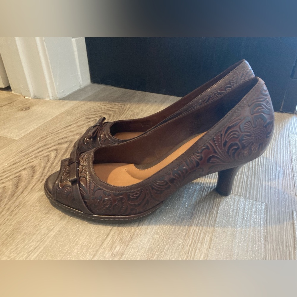 Paisley lightly Used heels